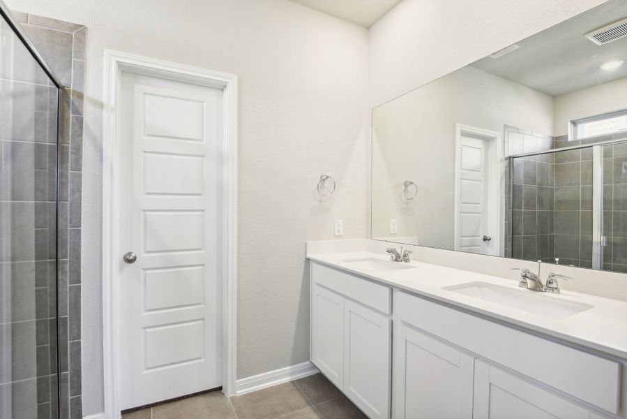 Primary suite bathroom in the Medina floorplan at a Meritage Homes community.