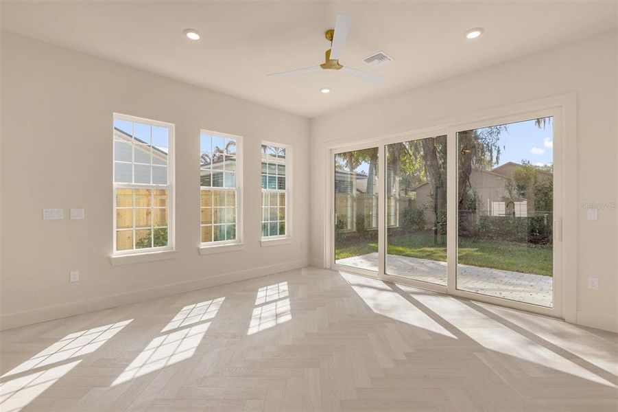 Spacious, unfurnished interior of a new home in , Winter Park (Image 13).