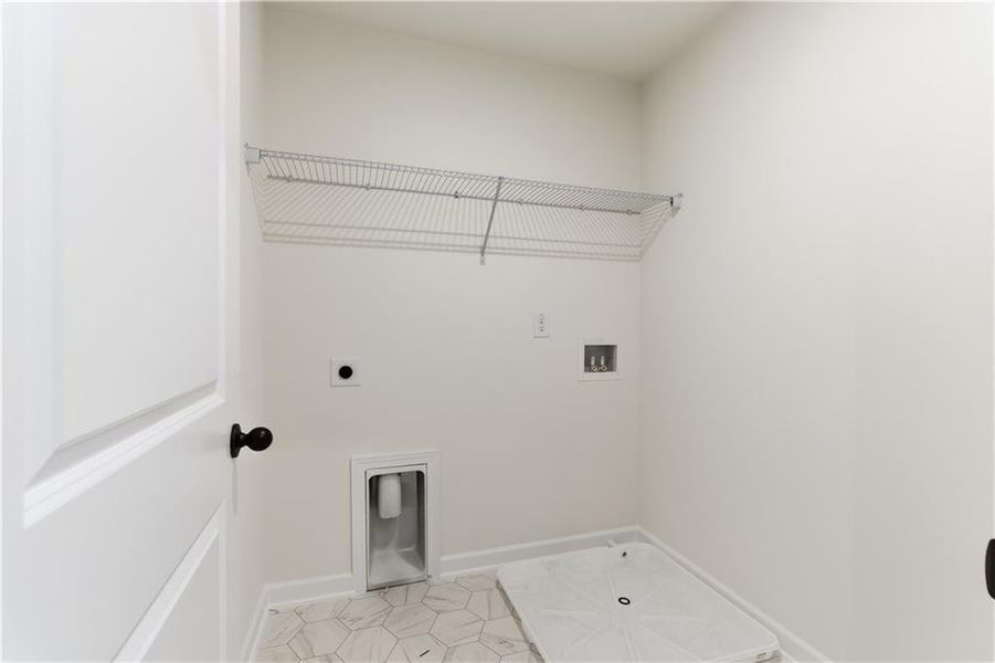 Spacious, unfurnished interior of a new home in Meadow Pines, Dallas (Image 22).