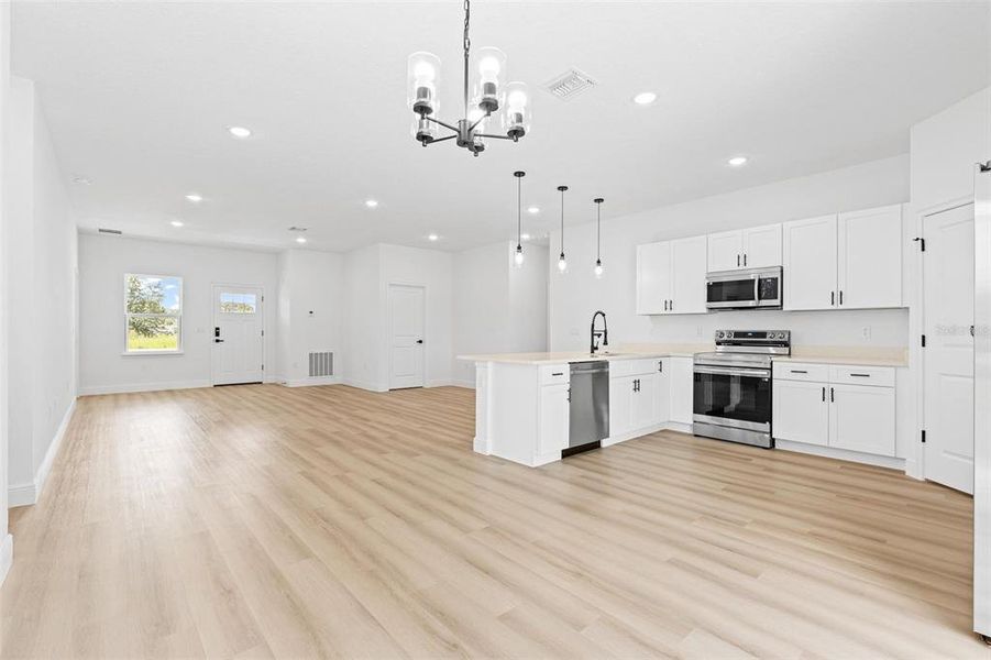 Spacious, unfurnished interior of a new home in , Ocala (Image 18).