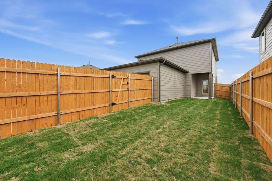Exterior details and patio area of a home in Longview, Del Valle (Image 3).
