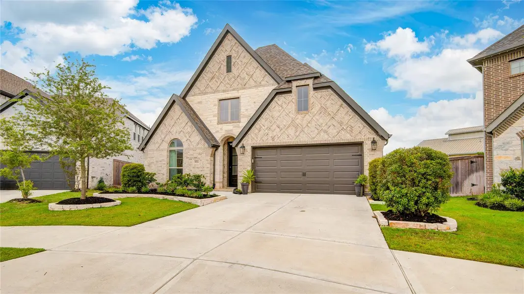 Front Elevation or this beautiful Perry Home! Front Elevation or this beautiful Perry Home!