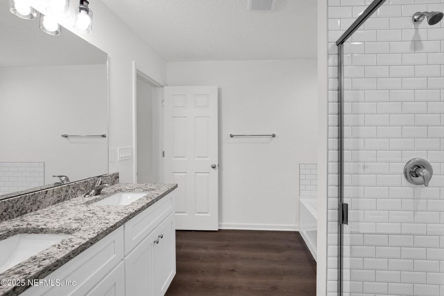 Furnished interior view inside a new home in , Palatka (Image 19).