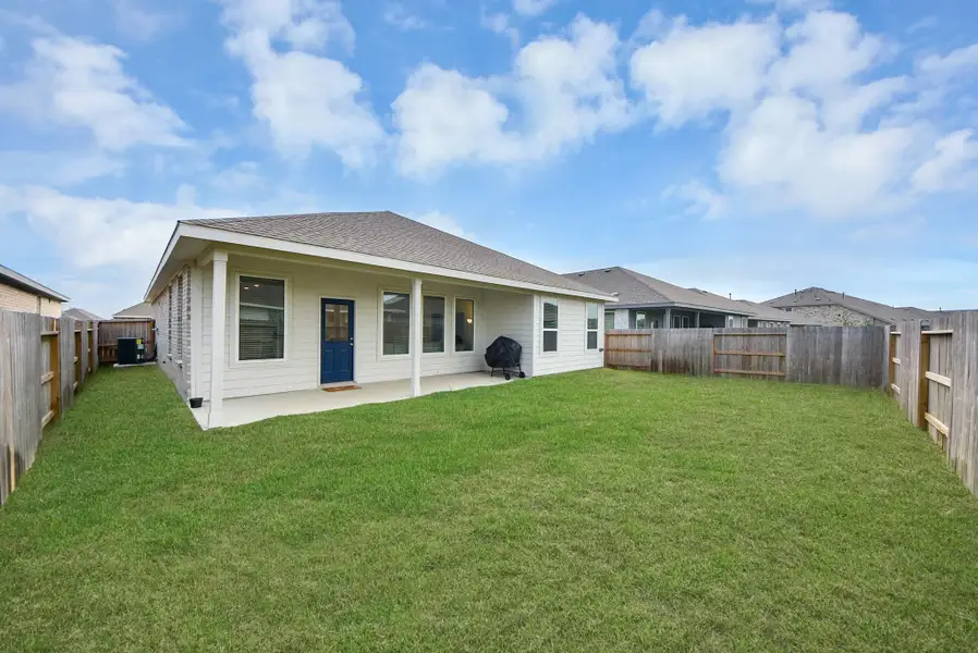 Exterior details and patio area of a home in , Katy (Image 3).