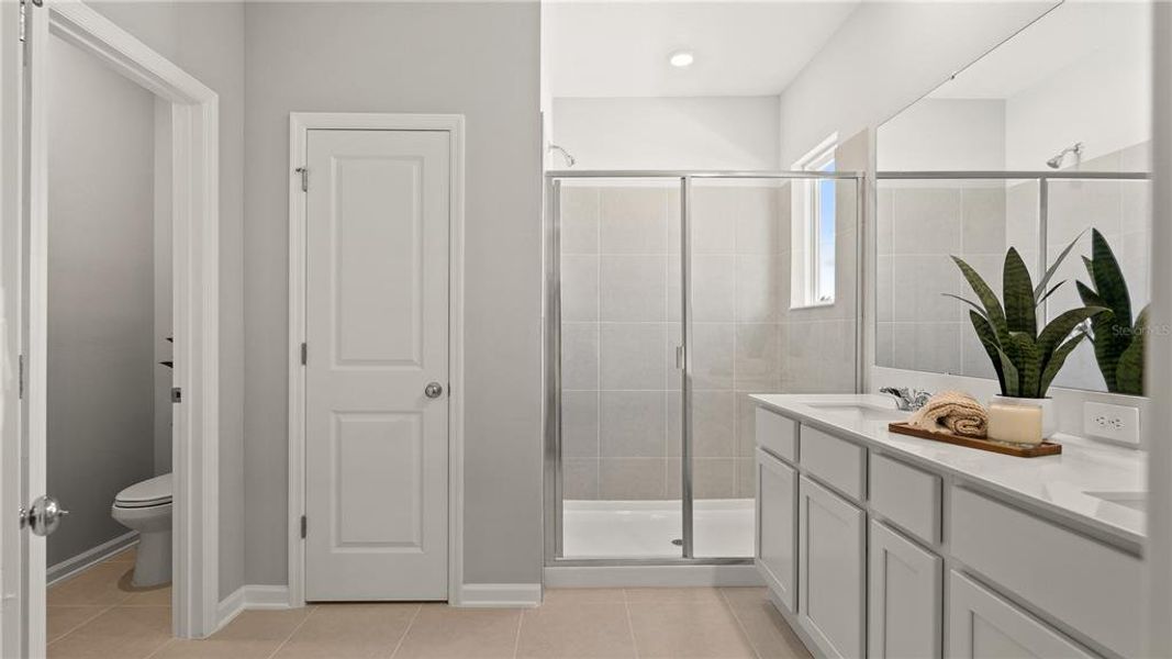 Furnished interior view inside a new home in , Davenport (Image 7).