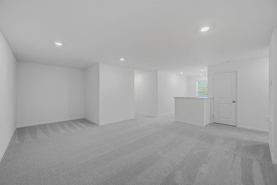 Spacious, unfurnished interior of a new home in Palm Wind, Hudson (Image 18).