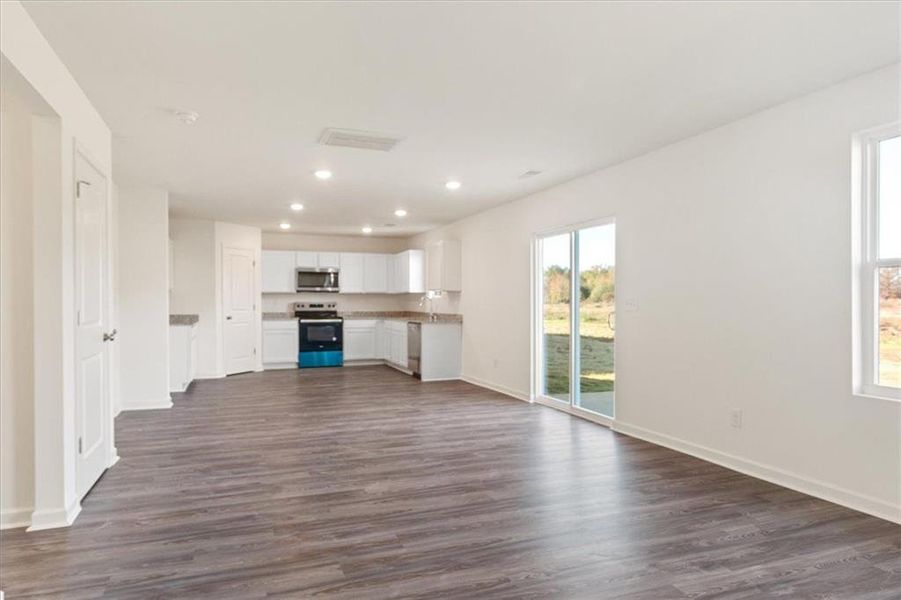 Spacious, unfurnished interior of a new home in The Ridge at Twin Rivers, Covington (Image 17).