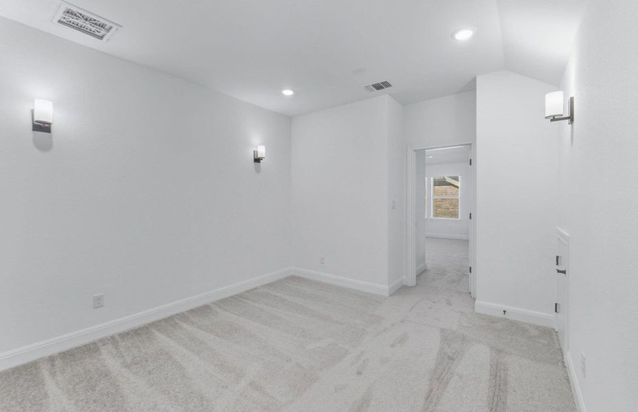 Spacious, unfurnished interior of a new home in Santa Rita Ranch, Liberty Hill (Image 23).