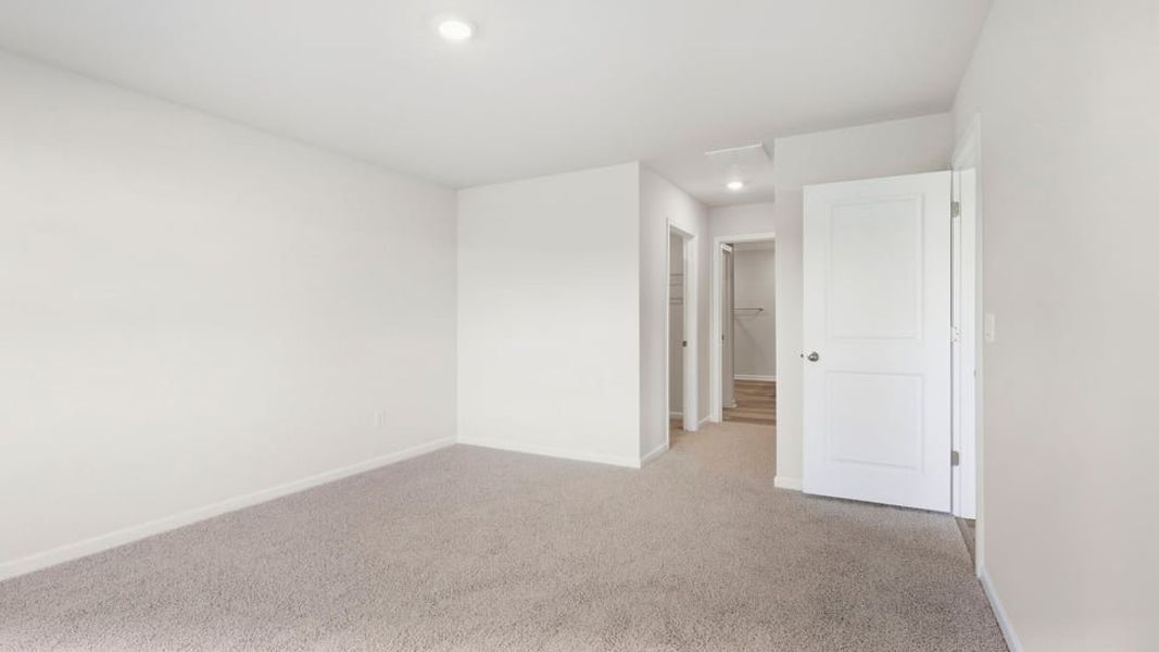 Spacious, unfurnished interior of a new home in Cascade Point, Seneca (Image 29).