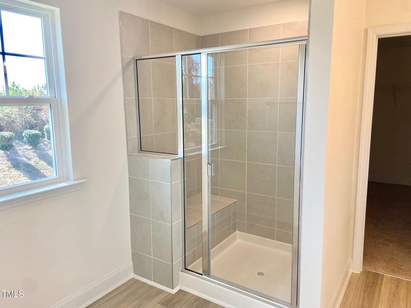 NP 154 Tile Shower wSeat