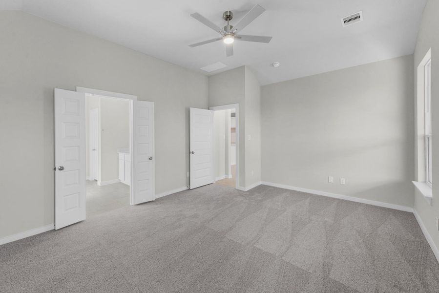Spacious, unfurnished interior of a new home in Briarwood Crossing, Rosenberg (Image 18).