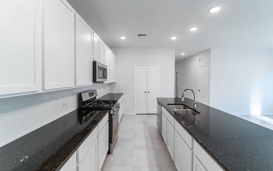 Furnished interior view inside a new home in Cielo, Conroe (Image 5).