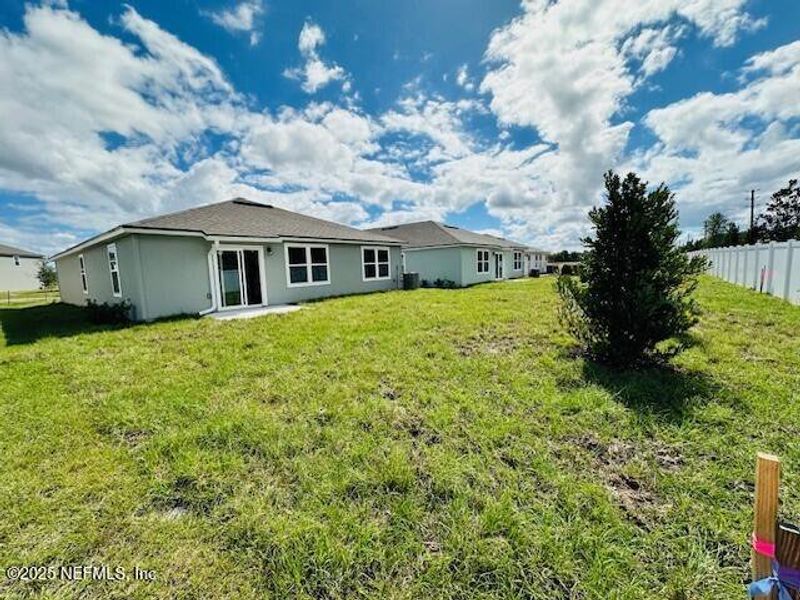 Exterior details and patio area of a home in Rookery, Green Cove Springs (Image 4).