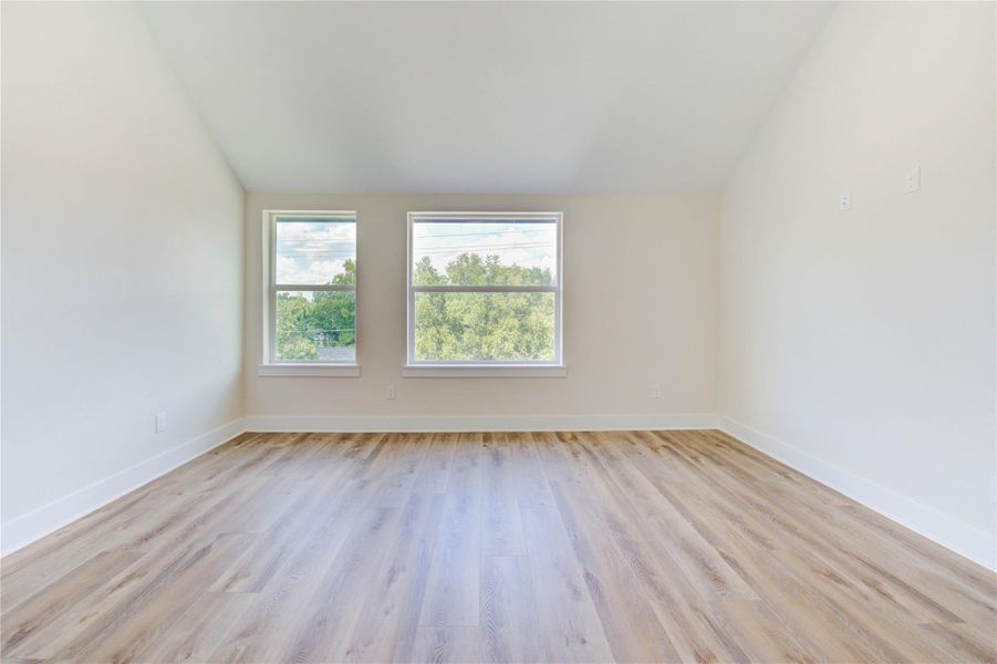 Spacious, unfurnished interior of a new home in , Houston (Image 20).