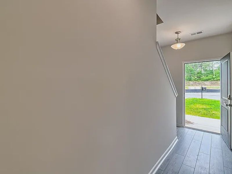 Spacious, unfurnished interior of a new home in Emanuel Creek, West Columbia (Image 8).