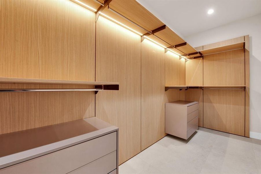 Furnished interior view inside a new home in , Fort Lauderdale (Image 7).