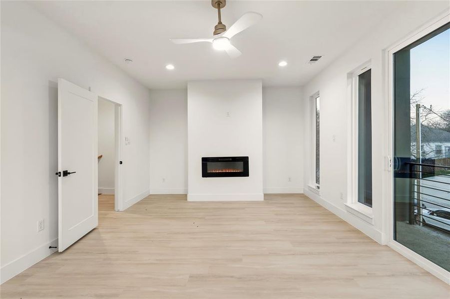 Spacious, unfurnished interior of a new home in , Dallas (Image 16).