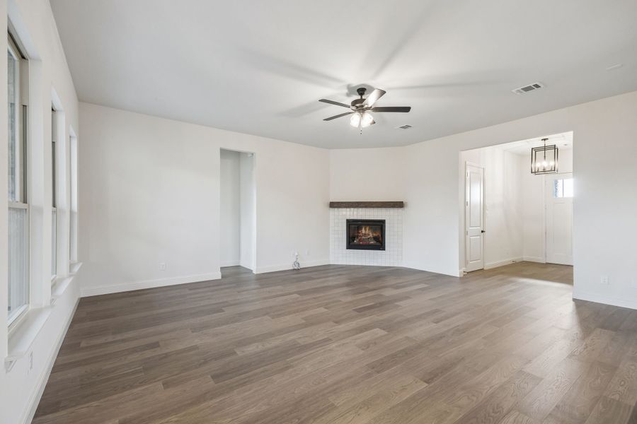 Spacious, unfurnished interior of a new home in Sheppard's Place, Waxahachie (Image 18). Spacious, unfurnished interior of a new home in Sheppard's Place, Waxahachie (Image 18).