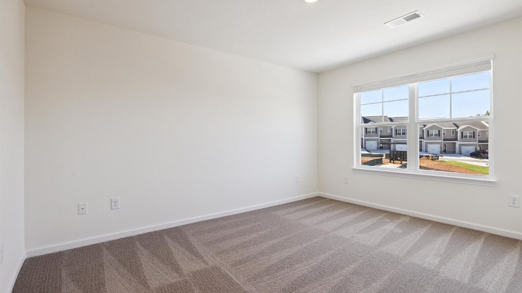 Spacious, unfurnished interior of a new home in Cherokee Crossing, Kodak (Image 14).