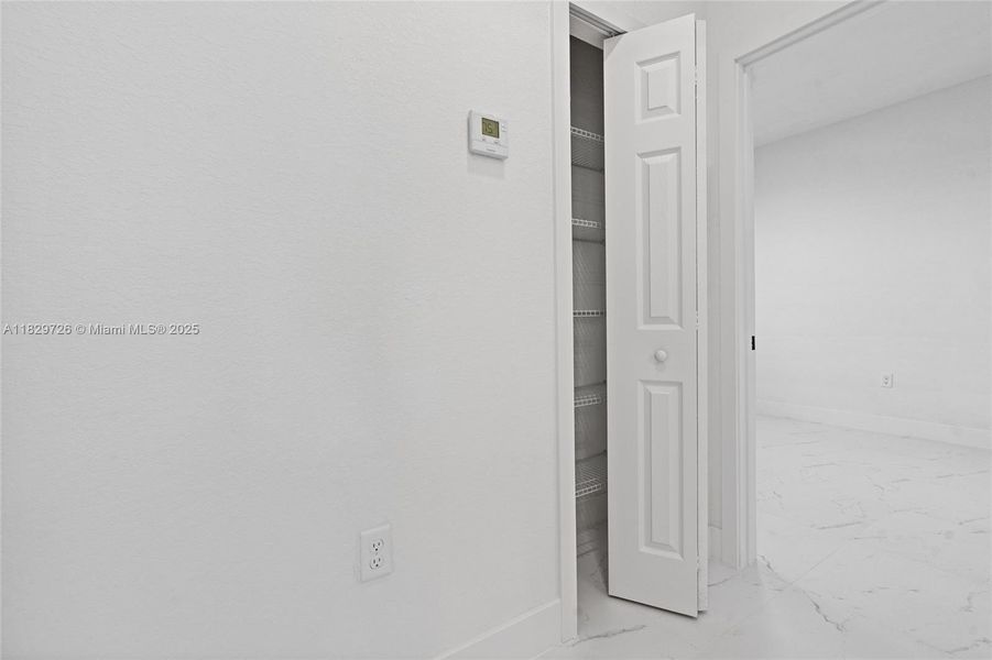 Spacious, unfurnished interior of a new home in , Lehigh Acres (Image 10).