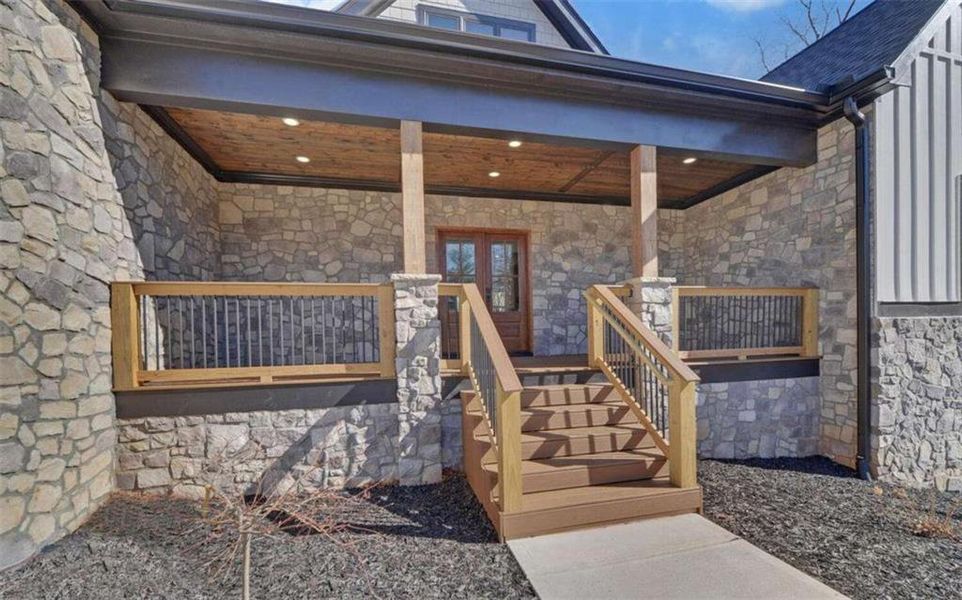Exterior details and patio area of a home in , Clarkesville (Image 4).