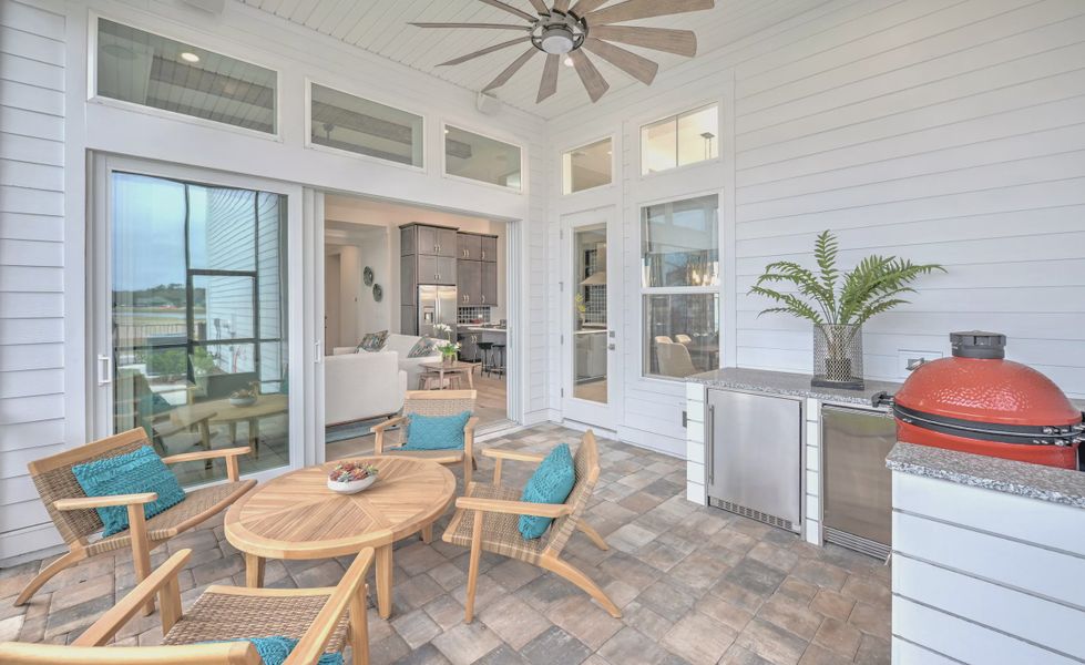 Exterior details and patio area of a home in Seven Pines, Jacksonville (Image 4).