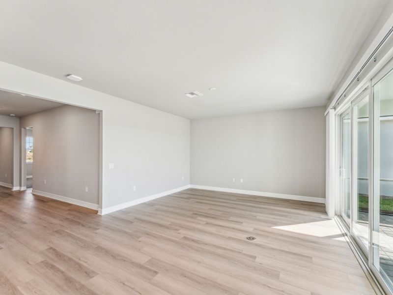 Spacious, unfurnished interior of a new home in Crescent Lakes - Signature Series, Punta Gorda (Image 12).