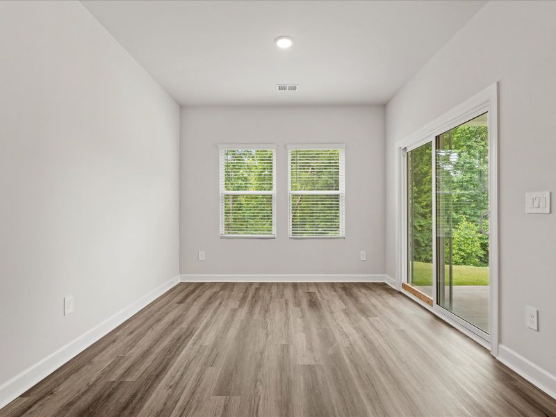 Spacious, unfurnished interior of a new home in Holland Park, Spartanburg (Image 13).
