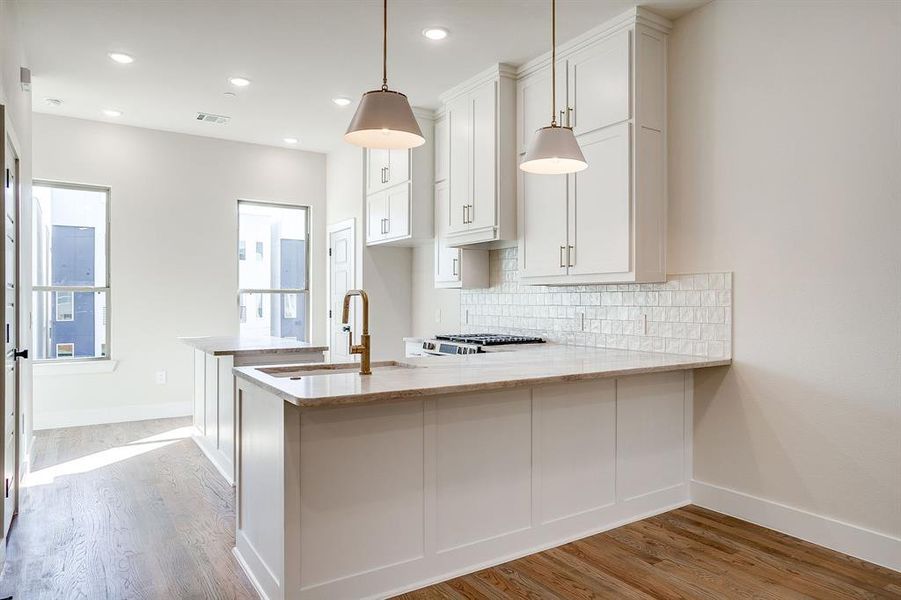 Modern Fort Worth kitchen with gas range, Delta fixtures, and custom cabinetry. Modern Fort Worth kitchen with gas range, Delta fixtures, and custom cabinetry.