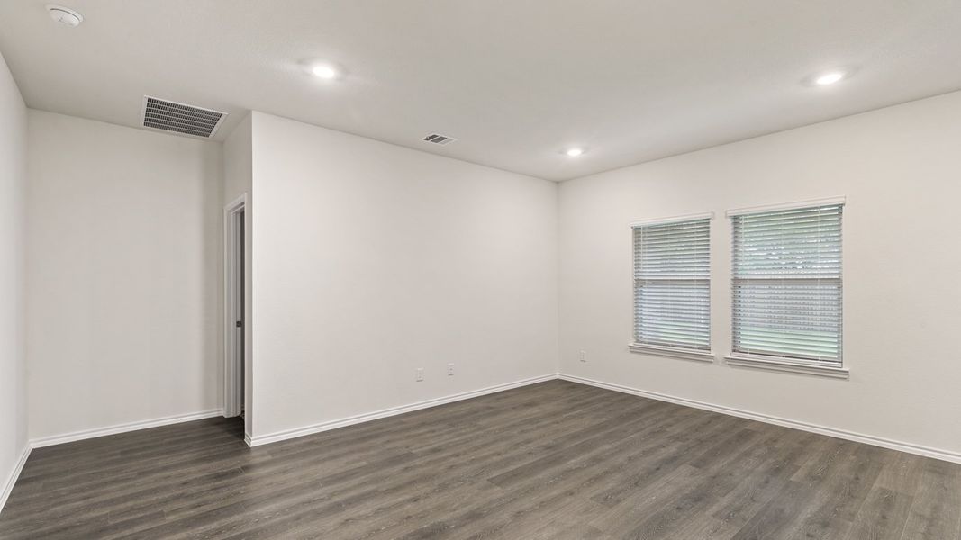 Spacious, unfurnished interior of a new home in Verandah, Royse City (Image 21).