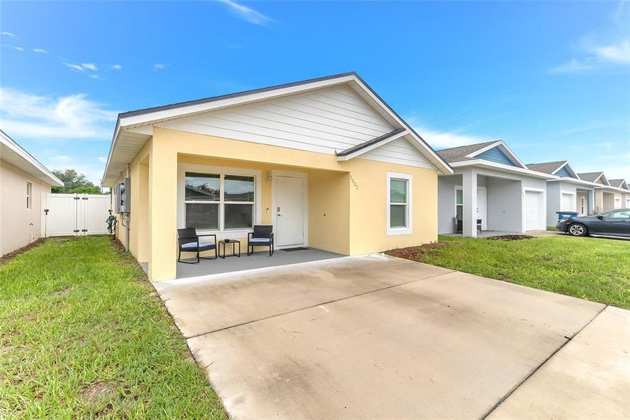 Exterior details and patio area of a home in , Sebring (Image 3).
