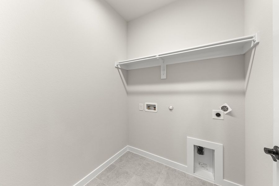 Spacious, unfurnished interior of a new home in Willow Grove, Melissa (Image 18).