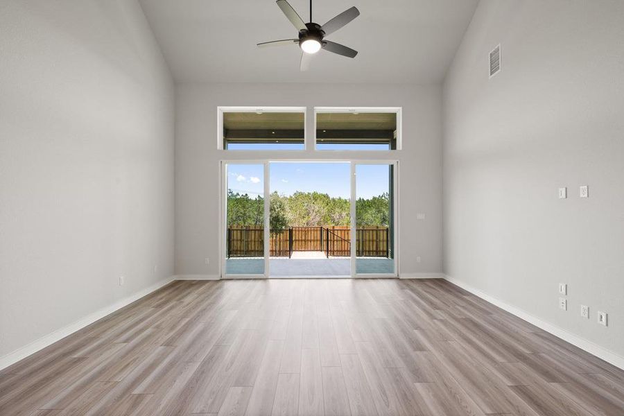 Spacious, unfurnished interior of a new home in Heritage, Dripping Springs (Image 30).