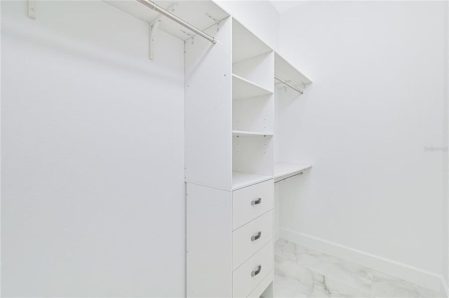 Spacious, unfurnished interior of a new home in , Cape Coral (Image 28).