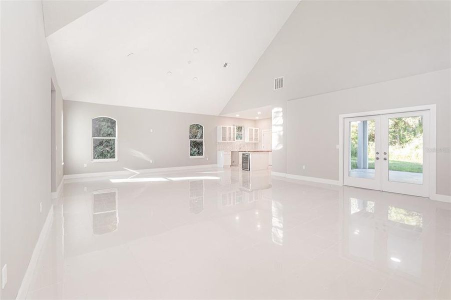 Spacious, unfurnished interior of a new home in , Palm Bay (Image 33).