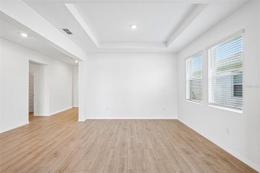 Spacious, unfurnished interior of a new home in , Lakeland (Image 49).