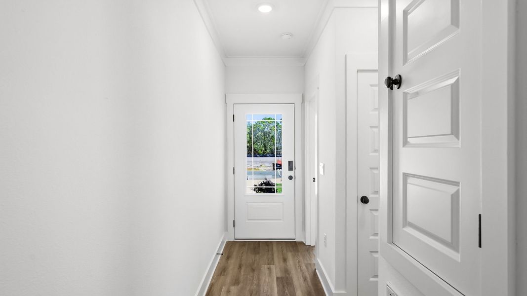 Spacious, unfurnished interior of a new home in Colonial East, Panama City Beach (Image 9).