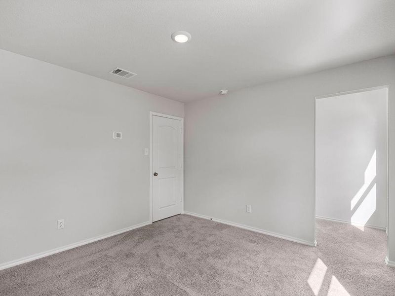 Spacious, unfurnished interior of a new home in Shirey Forest - Branches, Lufkin (Image 17).
