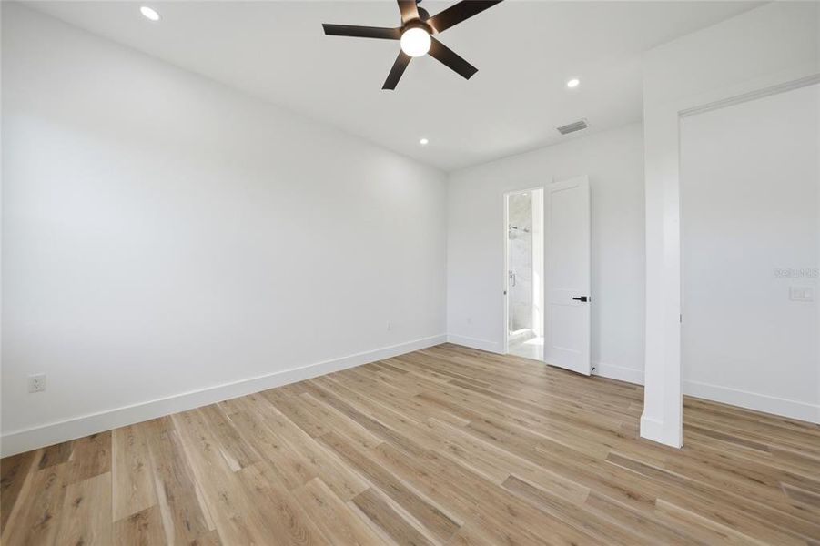 Spacious, unfurnished interior of a new home in , Punta Gorda (Image 39).