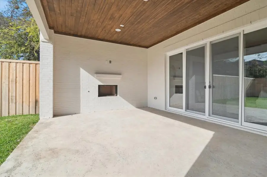 Exterior details and patio area of a home in , Dallas (Image 3).