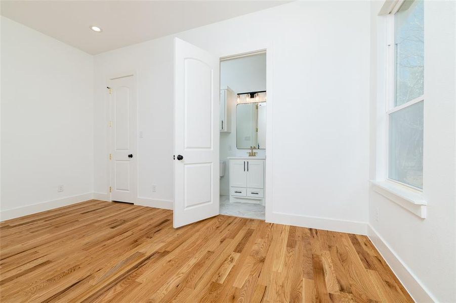 Spacious, unfurnished interior of a new home in , Cleburne (Image 16).