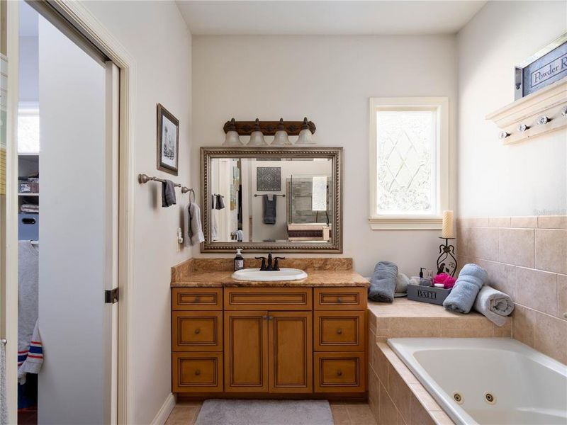 Furnished interior view inside a new home in , Ocklawaha (Image 29).