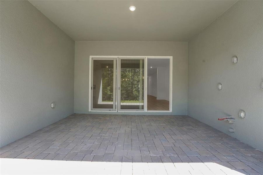 Exterior details and patio area of a home in Palms at Windermere, Windermere (Image 21).
