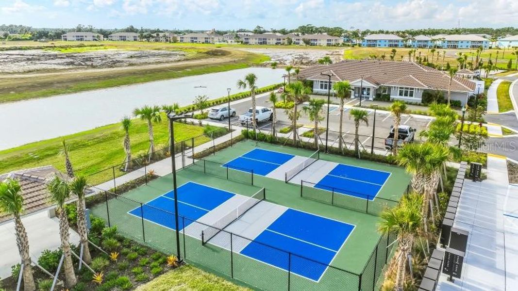 Community amenities in Central Parc, North Port (Image 15).