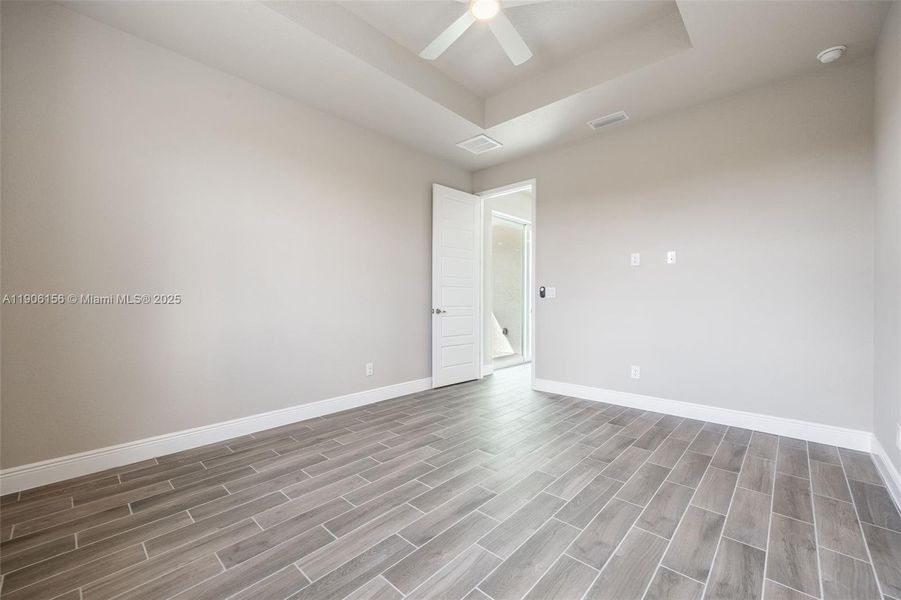 Spacious, unfurnished interior of a new home in , Labelle (Image 28).