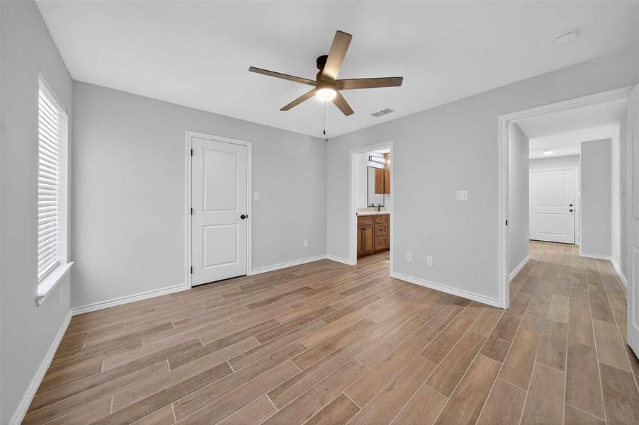 Spacious, unfurnished interior of a new home in , Tyler (Image 23).