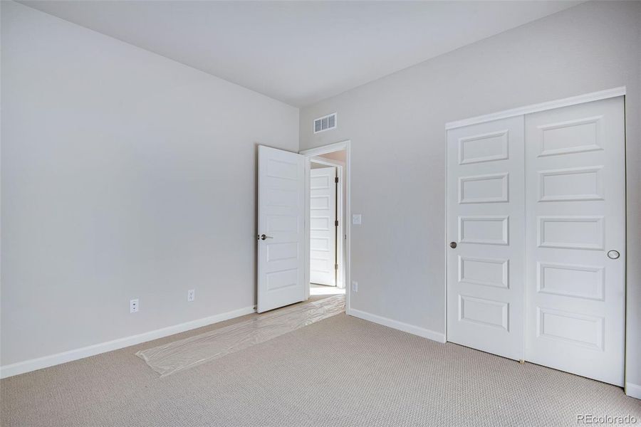 Spacious, unfurnished interior of a new home in Prelude at Sterling Ranch, Littleton (Image 34).