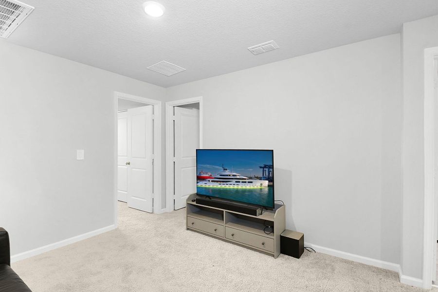 Image 35 of a home in Edgewater Pointe.