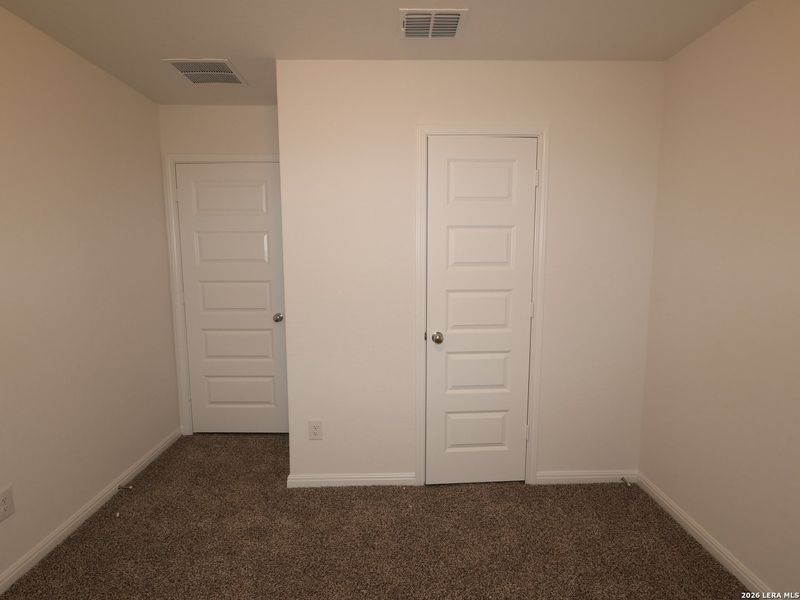 Spacious, unfurnished interior of a new home in Mesquite Ridge, San Antonio (Image 18).