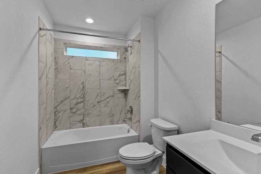 Furnished interior view inside a new home in Silverthorne, Conroe (Image 6).
